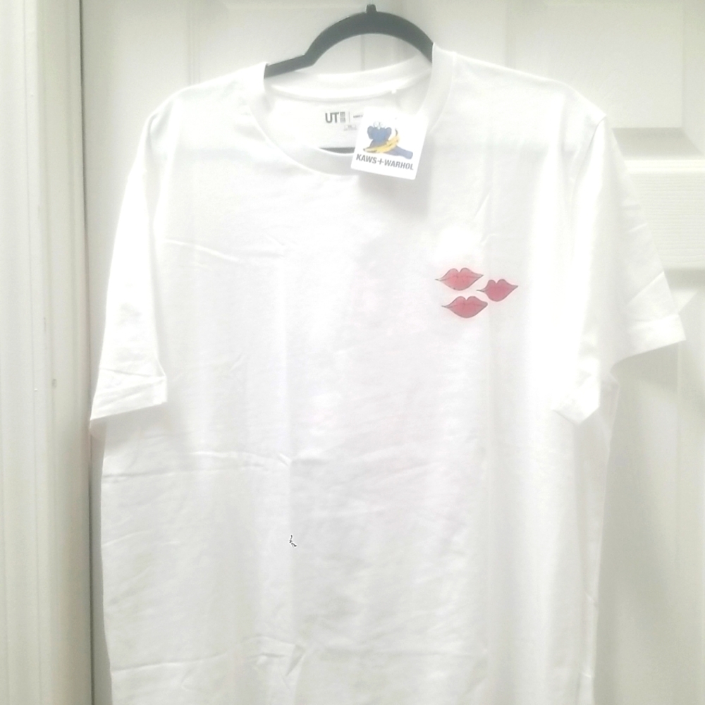 UT T-Shirt with Red Lips,  Bunny & Heart Design NWT